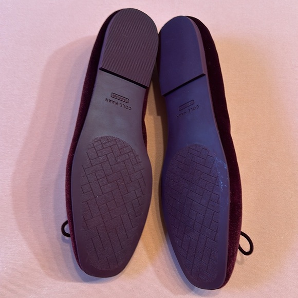 New Cole Haan Velvet Flat Shoes. Size 9. - Picture 6 of 7